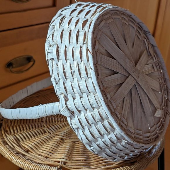 REDUCED Vintage Medium-Sized Shallow White Basket With Handle c Early 1990s - Picture 4 of 7